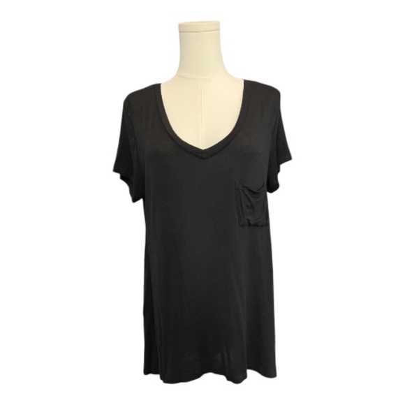 π 2 FOR $24!! EUC Womenβs Black & White T-Shirt Bundle | Size XL - Picture 2 of 11